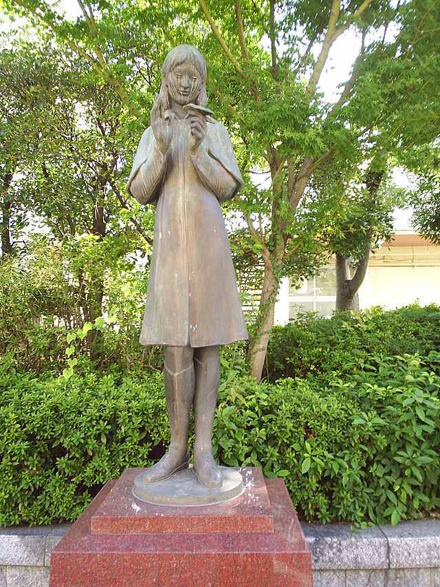 Sadako_Sasaki_statue_in_Hiroshima
